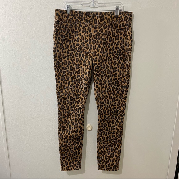 Levi’s Signature Totally Shaping Pull On Skinny Animal Leopard Print Jeans 16L - Picture 2 of 7